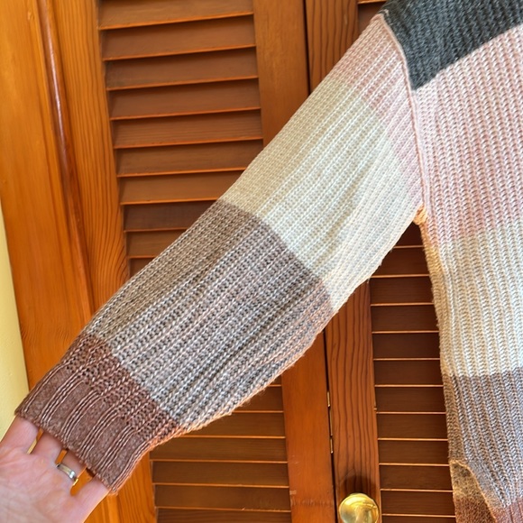 Oversized Colorblock Sweater - Picture 2 of 4